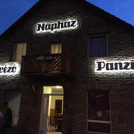 TiszafüredNaphaz Panzio住宿加早餐旅馆 外观 照片