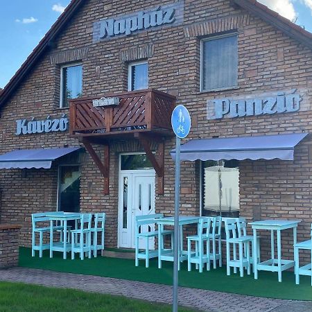 TiszafüredNaphaz Panzio住宿加早餐旅馆 外观 照片