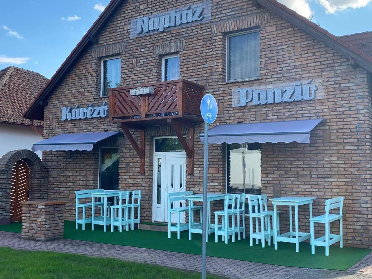 TiszafüredNaphaz Panzio住宿加早餐旅馆 外观 照片